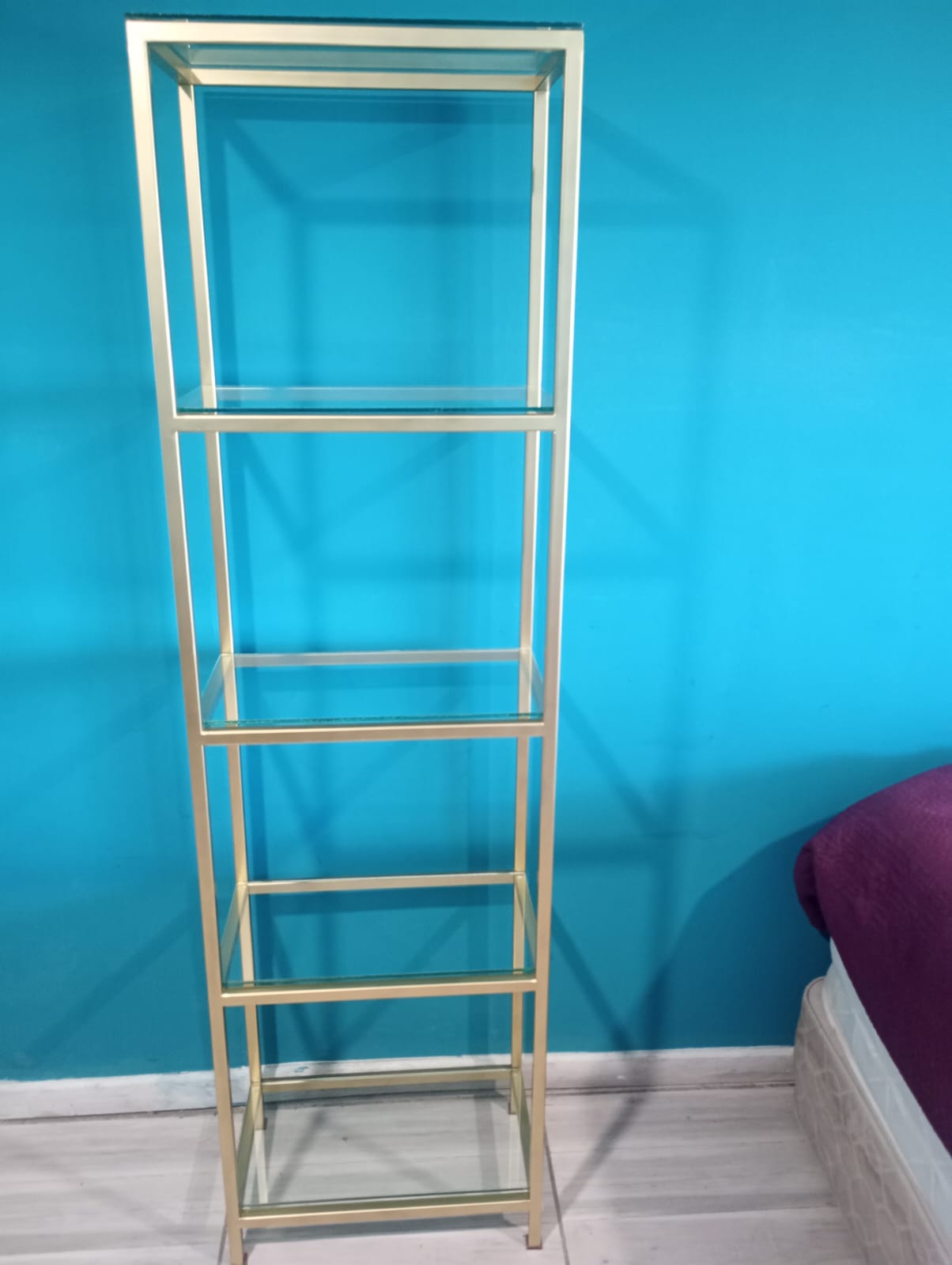 Estantes con cubiertas de vidrio