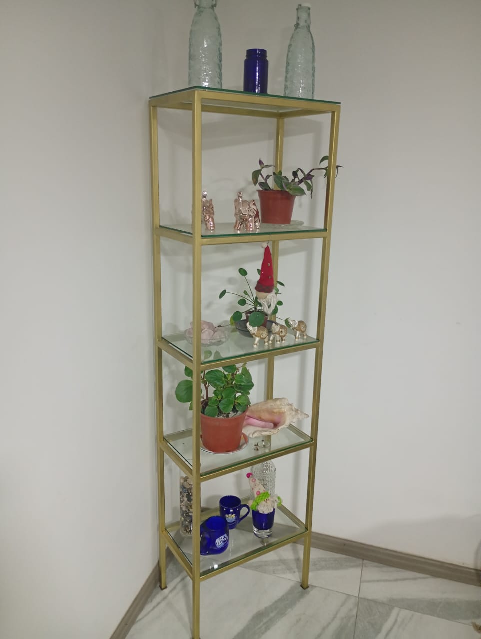 Estante con cubiertas de vidrio